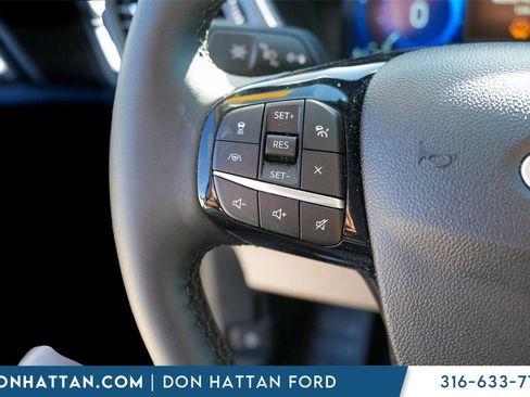 Used 2022 Ford Escape Titanium image 12