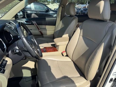Used 2011 Toyota Highlander Limited w/ Tow Pkg FWD image 27