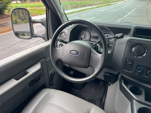 Used 2013 Ford E-250 and Econoline 250 image 16