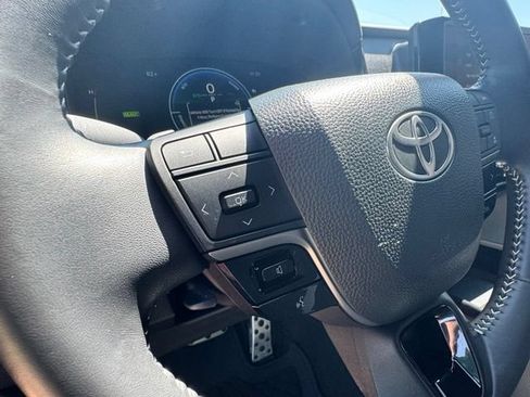 Used 2025 Toyota Camry SE w/ Convenience Package FWD image 20