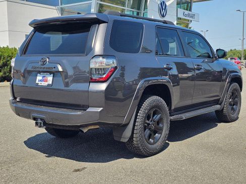 Used 2016 Toyota 4Runner SR5 AWD/4WD image 3