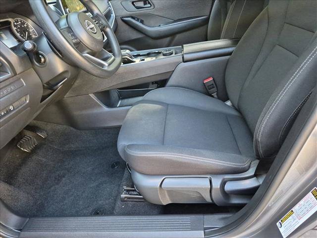 Used 2023 Nissan Rogue S AWD/4WD image 15