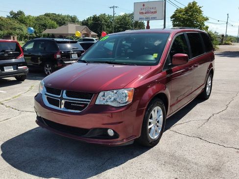 Used 2019 Dodge Grand Caravan SXT image 1