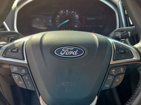 Used 2018 Ford Edge Titanium w/ Ford Safe & Smart Package FWD image 23