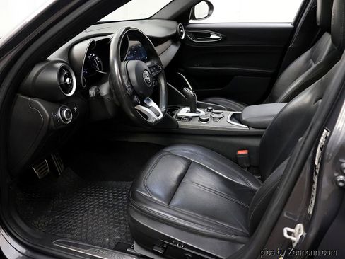 Used 2022 Alfa Romeo Giulia Ti AWD/4WD image 12