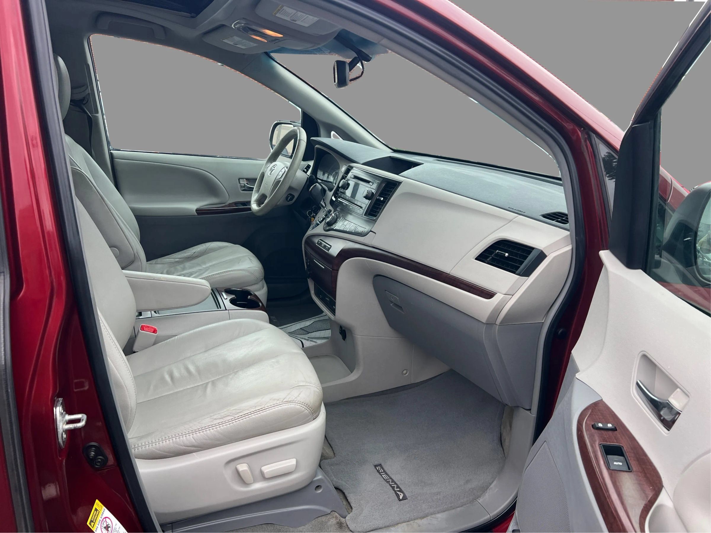 Used 2012 Toyota Sienna XLE w/ Entertainment Pkg FWD image 26