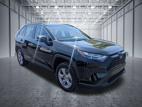 Used 2025 Toyota RAV4 XLE AWD/4WD image 15