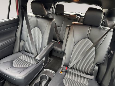 Used 2023 Toyota Highlander XSE image 13