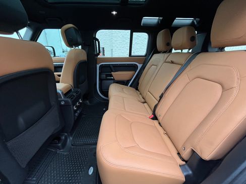 Used 2023 Land Rover Defender 110 image 27