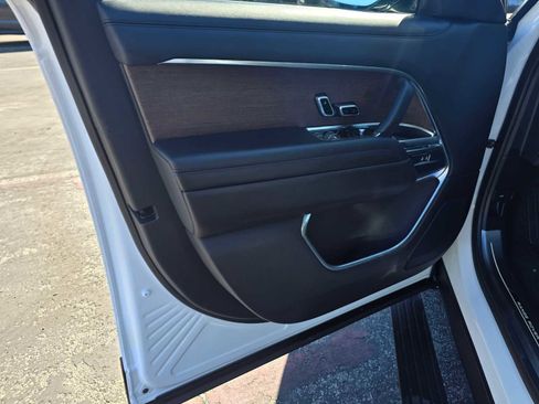 New 2025 Land Rover Range Rover SE image 23