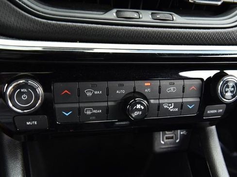 Used 2025 Jeep Compass Trailhawk AWD/4WD image 15