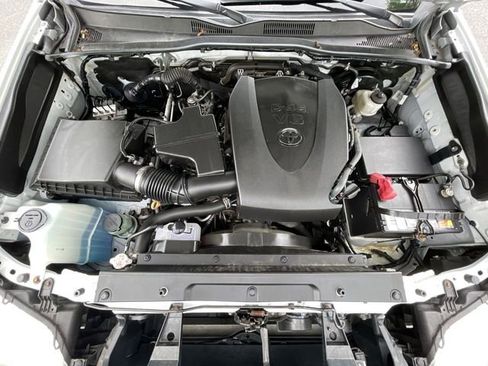 Certified 2020 Toyota Tacoma SR5 AWD/4WD image 11