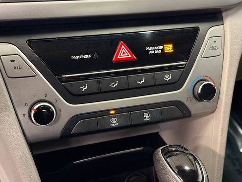 Used 2017 Hyundai Elantra SE image 16