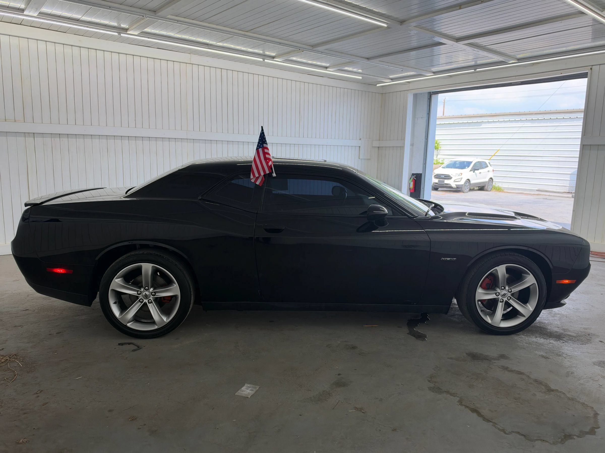 Used 2017 Dodge Challenger R/T RWD image 4
