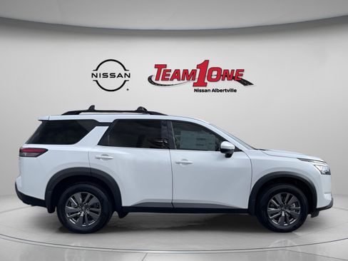 New 2025 Nissan Pathfinder SV image 8