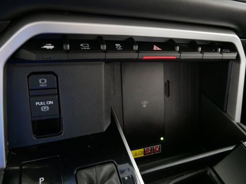 Used 2025 Toyota Tundra Platinum AWD/4WD image 29