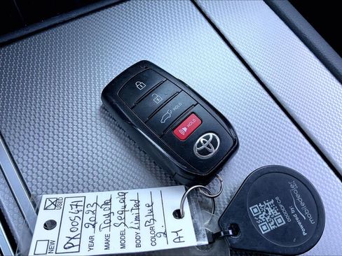 Used 2023 Toyota Sequoia Limited image 15
