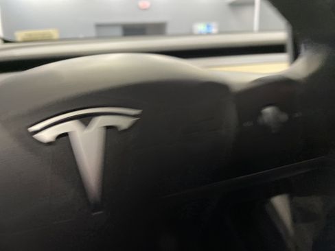 Used 2023 Tesla Model Y AWD image 21