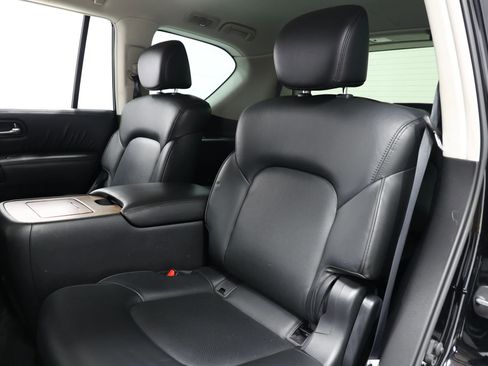 Used 2022 Nissan Armada SL w/ Captain's Chairs Package image 3