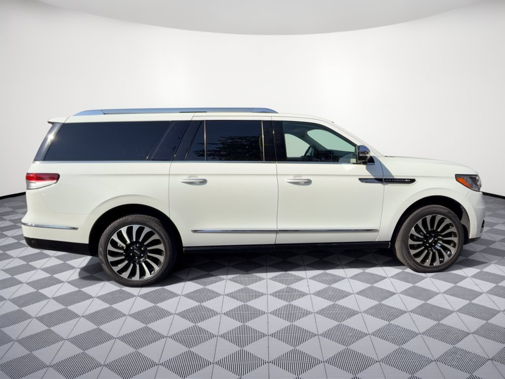 Used 2023 Lincoln Navigator L Black Label AWD/4WD image 8
