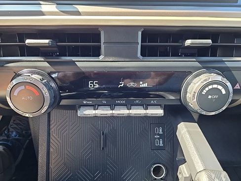 Used 2024 Toyota Tacoma TRD Off-Road image 28