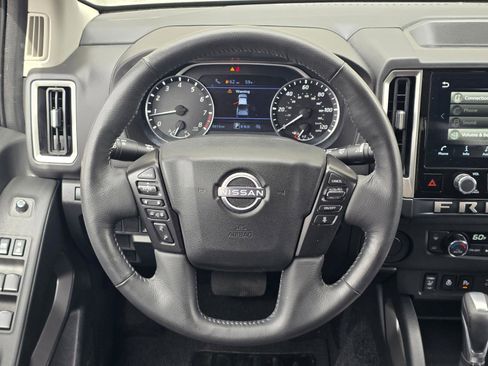Used 2025 Nissan Frontier SV w/ SV Convenience Package image 15