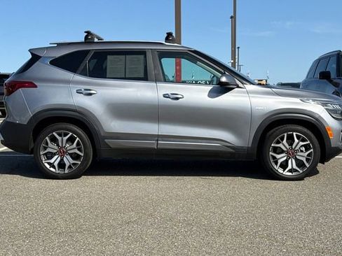 Certified 2023 Kia Seltos SX w/ SX Sunroof Package AWD/4WD image 3