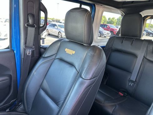 Used 2025 Jeep Wrangler Unlimited Sport AWD/4WD image 14