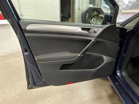 Used 2016 Volkswagen Golf S image 10