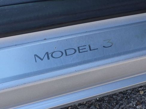 Used 2018 Tesla Model 3 Long Range RWD image 24