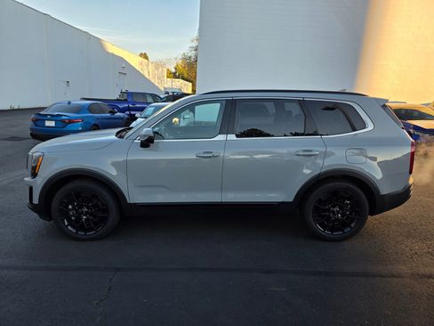 Used 2022 Kia Telluride EX w/ EX Premium Package image 8