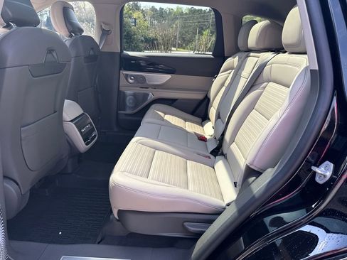 Used 2025 Lincoln Nautilus Reserve image 24