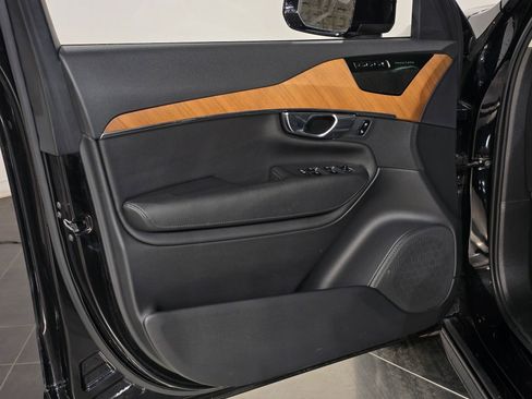 Used 2022 Volvo XC90 T6 Momentum w/ Advanced Package image 16