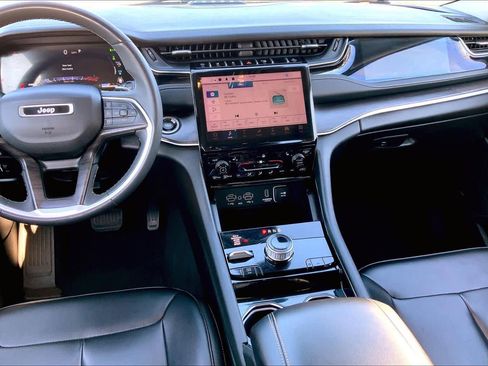 Used 2023 Jeep Grand Cherokee image 7