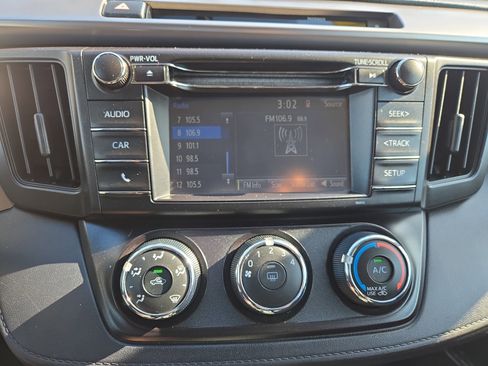 Used 2016 Toyota RAV4 LE image 17