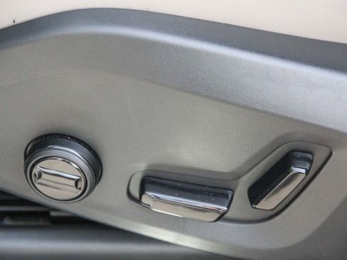 Certified 2025 Volvo XC90 B5 Core w/ Climate Package image 21