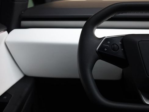 Used 2024 Tesla Cybertruck AWD Crew Cab image 34