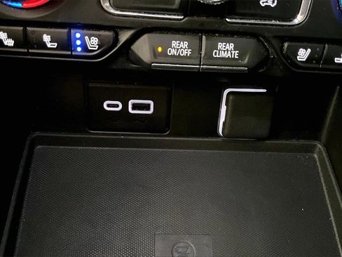 Used 2024 GMC Yukon SLT image 12