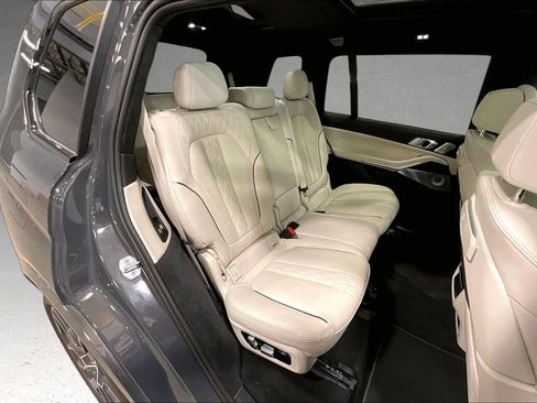 Used 2025 BMW X7 M60i AWD/4WD image 25