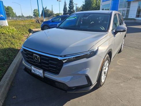 Used 2025 Honda CR-V LX image 1