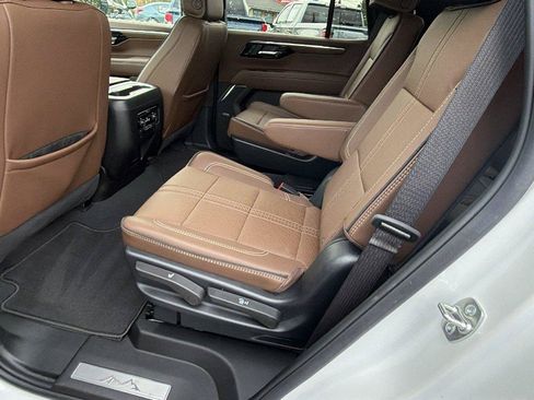 Used 2025 Chevrolet Tahoe High Country AWD/4WD image 24
