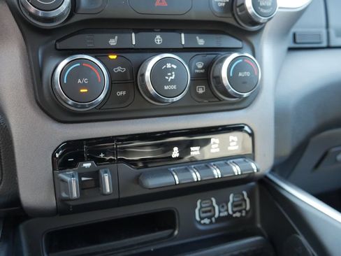Used 2020 RAM 1500 Big Horn AWD/4WD image 14