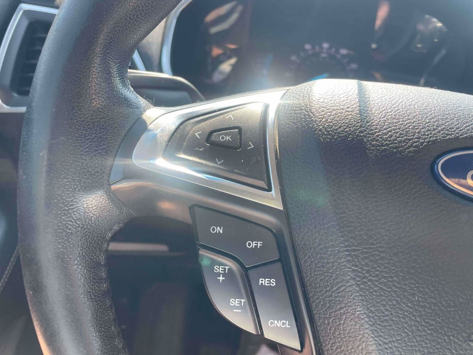 Used 2019 Ford Edge Titanium FWD image 18