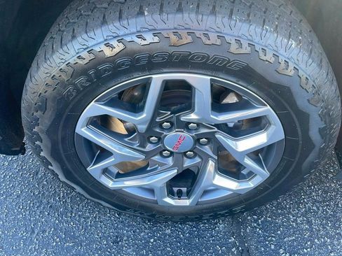 Certified 2022 GMC Sierra 1500 SLT w/ SLT Premium Package image 11