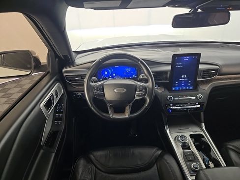 Used 2020 Ford Explorer Platinum w/ Premium Technology Package AWD/4WD image 11