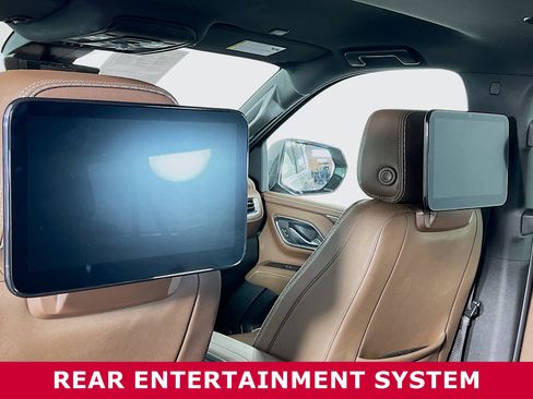 Used 2024 Chevrolet Suburban High Country w/ Advanced Technology Package image 29