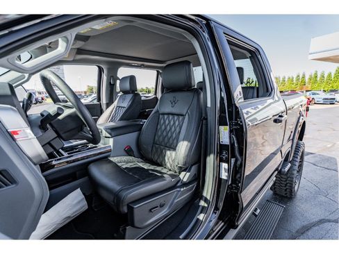 Used 2025 Ford F250 XLT w/ Black Appearance Package image 8