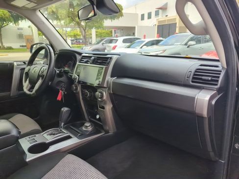 Used 2020 Toyota 4Runner SR5 AWD/4WD image 29