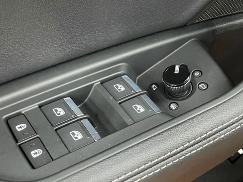 Used 2021 Audi e-tron Premium w/ Convenience Plus Package image 17