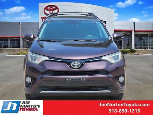 Used 2018 Toyota RAV4 XLE w/ Plus Extra Value Package FWD image 2